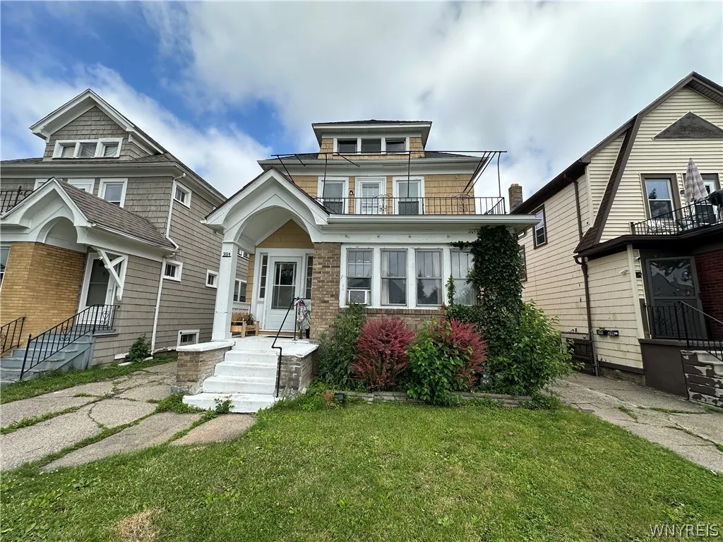 394 Taunton Place 2, Buffalo, New York 14216, Buffalo, New York 14216, 3 Bedrooms Bedrooms, 5 Rooms Rooms,1 BathroomBathrooms,Residential Lease,For Rent,394 Taunton Place 2, Buffalo, New York 14216,0,B1698203