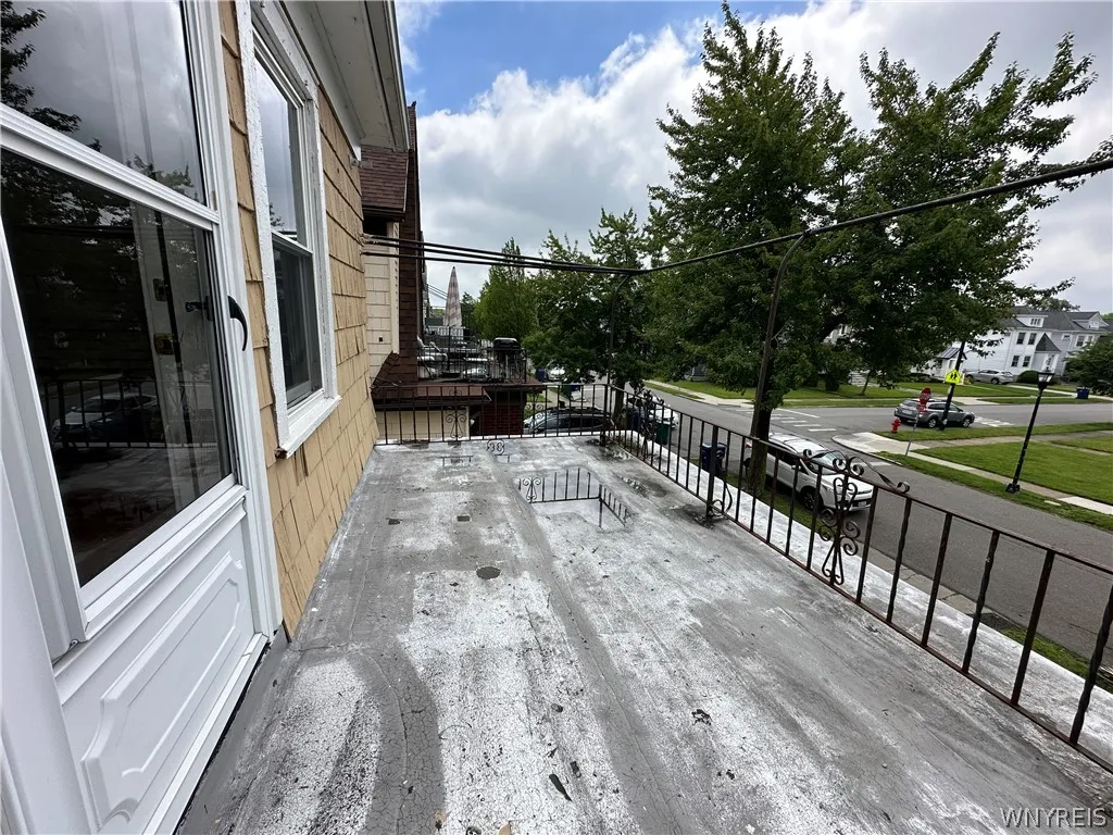 394 Taunton Place 2, Buffalo, New York 14216, Buffalo, New York 14216, 3 Bedrooms Bedrooms, 5 Rooms Rooms,1 BathroomBathrooms,Residential Lease,For Rent,394 Taunton Place 2, Buffalo, New York 14216,0,B1698203