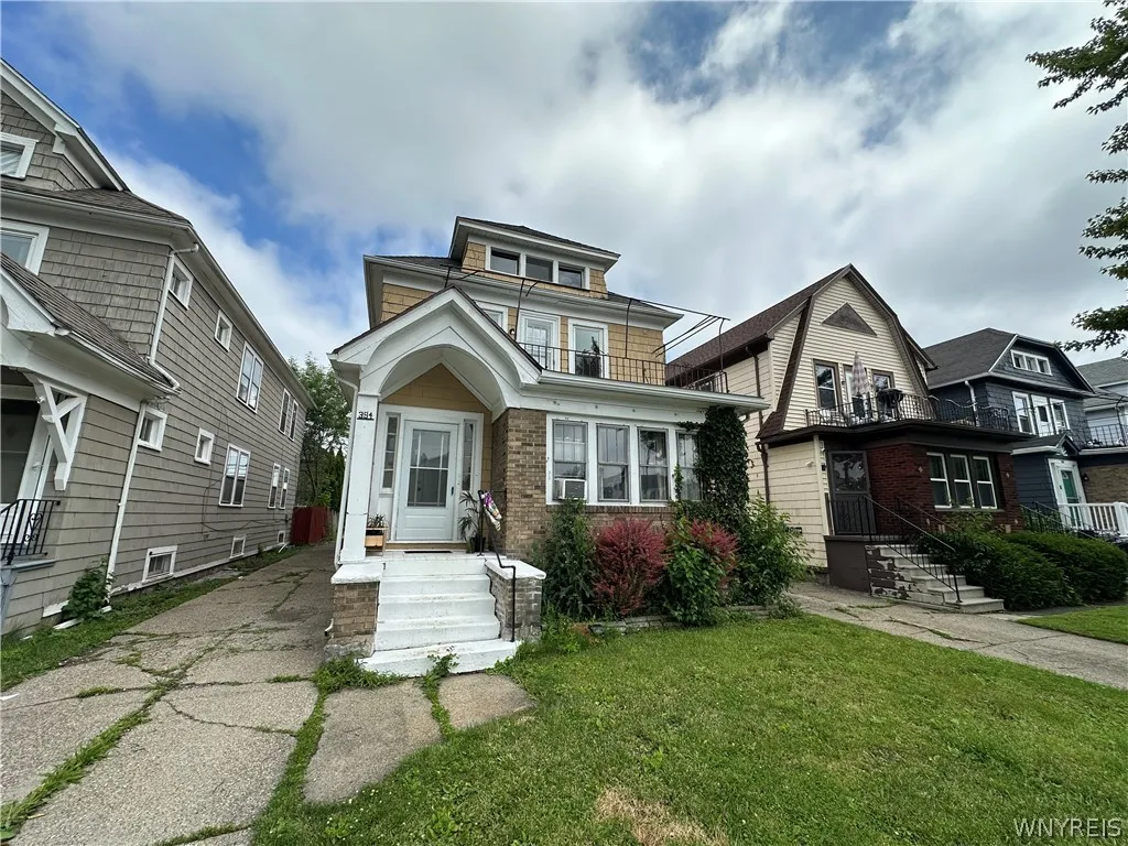 394 Taunton Place 2, Buffalo, New York 14216, Buffalo, New York 14216, 3 Bedrooms Bedrooms, 5 Rooms Rooms,1 BathroomBathrooms,Residential Lease,For Rent,394 Taunton Place 2, Buffalo, New York 14216,0,B1698203