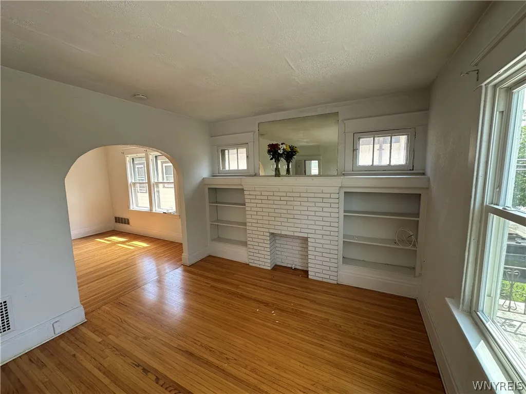 394 Taunton Place 2, Buffalo, New York 14216, Buffalo, New York 14216, 3 Bedrooms Bedrooms, 5 Rooms Rooms,1 BathroomBathrooms,Residential Lease,For Rent,394 Taunton Place 2, Buffalo, New York 14216,0,B1698203