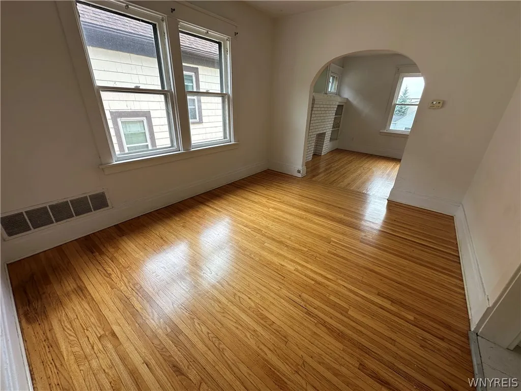 394 Taunton Place 2, Buffalo, New York 14216, Buffalo, New York 14216, 3 Bedrooms Bedrooms, 5 Rooms Rooms,1 BathroomBathrooms,Residential Lease,For Rent,394 Taunton Place 2, Buffalo, New York 14216,0,B1698203