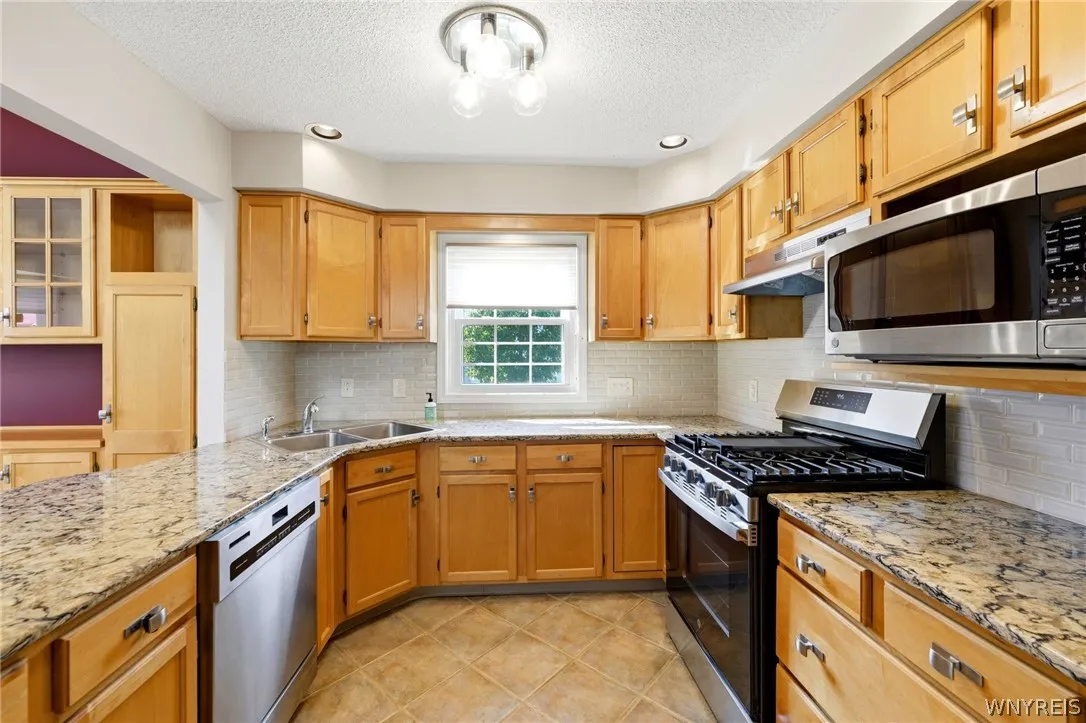 2850 Amsdell Road 21, Hamburg, New York 14075, Hamburg, New York 14075, 3 Bedrooms Bedrooms, 6 Rooms Rooms,2 BathroomsBathrooms,Residential,For Sale,2850 Amsdell Road 21, Hamburg, New York 14075,0,B1697747