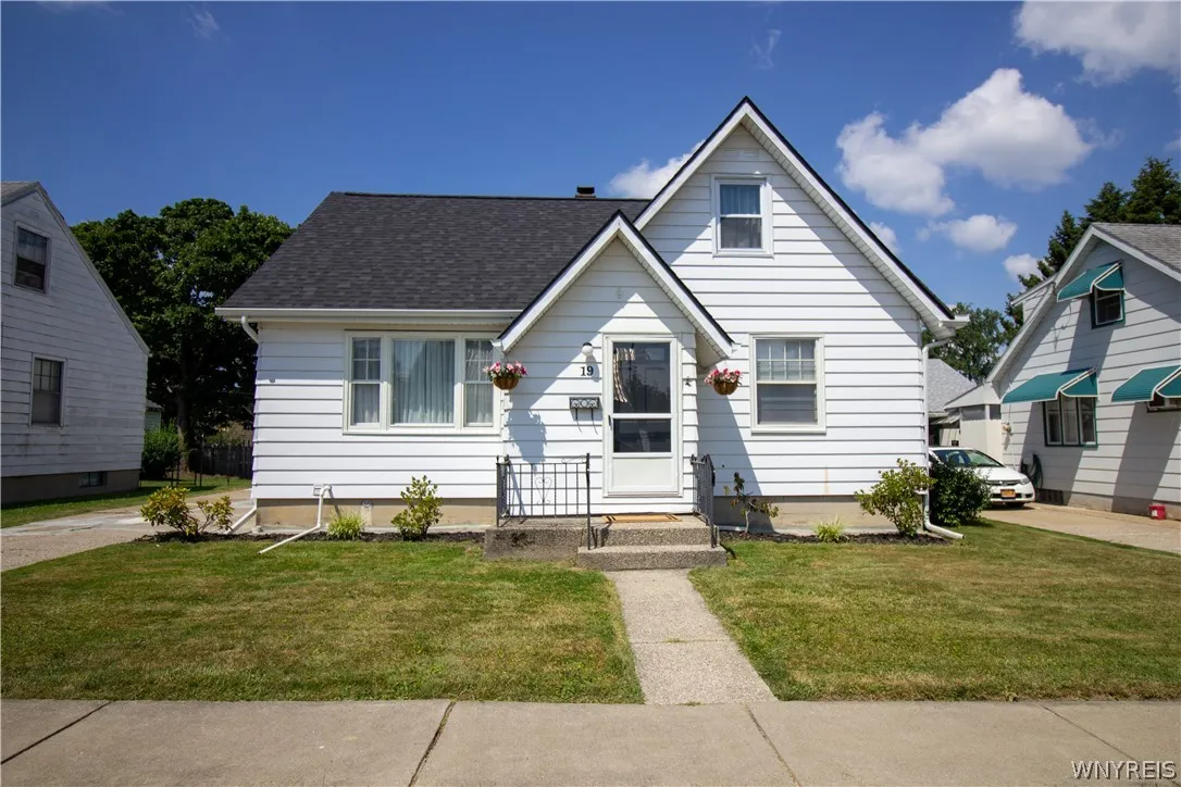 19 Avery Avenue, Lackawanna, New York 14218, Lackawanna, New York 14218, 3 Bedrooms Bedrooms, 6 Rooms Rooms,1 BathroomBathrooms,Residential,For Sale,19 Avery Avenue, Lackawanna, New York 14218,0,B1698125