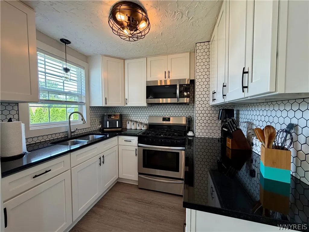 19 Avery Avenue, Lackawanna, New York 14218, Lackawanna, New York 14218, 3 Bedrooms Bedrooms, 6 Rooms Rooms,1 BathroomBathrooms,Residential,For Sale,19 Avery Avenue, Lackawanna, New York 14218,0,B1698125