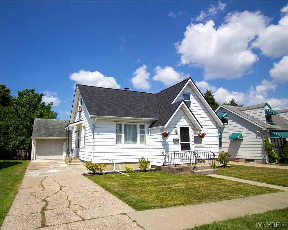 19 Avery Avenue, Lackawanna, New York 14218, Lackawanna, New York 14218, 3 Bedrooms Bedrooms, 6 Rooms Rooms,1 BathroomBathrooms,Residential,For Sale,19 Avery Avenue, Lackawanna, New York 14218,0,B1698125