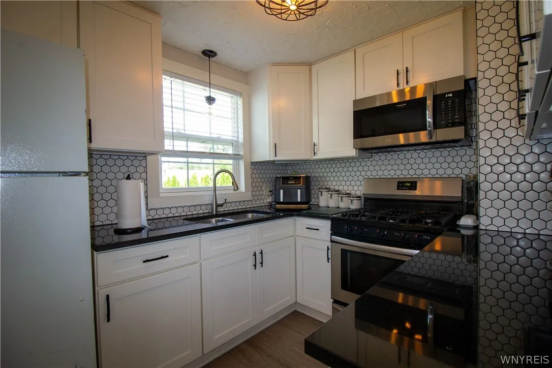 19 Avery Avenue, Lackawanna, New York 14218, Lackawanna, New York 14218, 3 Bedrooms Bedrooms, 6 Rooms Rooms,1 BathroomBathrooms,Residential,For Sale,19 Avery Avenue, Lackawanna, New York 14218,0,B1698125