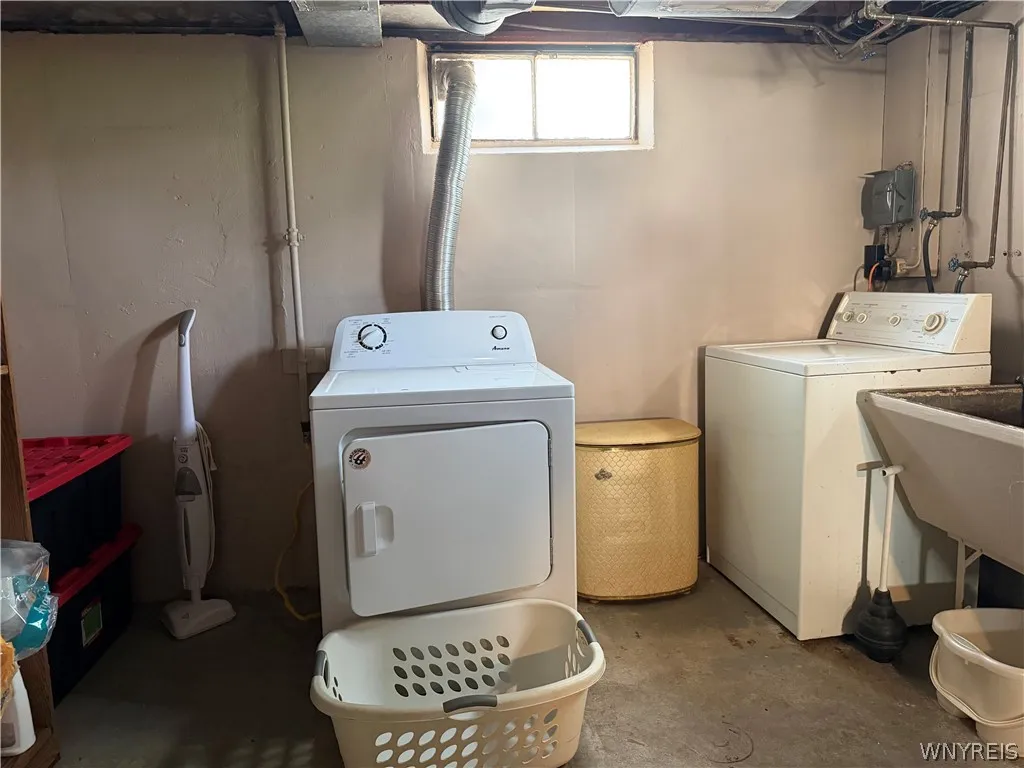 19 Avery Avenue, Lackawanna, New York 14218, Lackawanna, New York 14218, 3 Bedrooms Bedrooms, 6 Rooms Rooms,1 BathroomBathrooms,Residential,For Sale,19 Avery Avenue, Lackawanna, New York 14218,0,B1698125