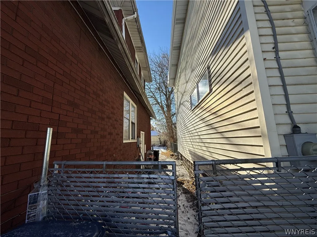 88 Newfield Street, Buffalo, New York 14207, Buffalo, New York 14207, 4 Bedrooms Bedrooms, 6 Rooms Rooms,1 BathroomBathrooms,Residential,For Sale,88 Newfield Street, Buffalo, New York 14207,0,B1696413