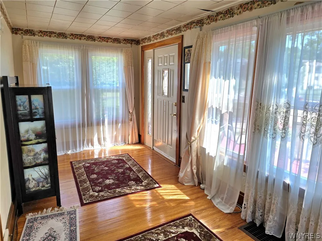 36 Dellwood Road, Amherst, New York 14226, Amherst, New York 14226, 7 Bedrooms Bedrooms, ,3 BathroomsBathrooms,Residential,For Sale,36 Dellwood Road, Amherst, New York 14226,0,B1698038