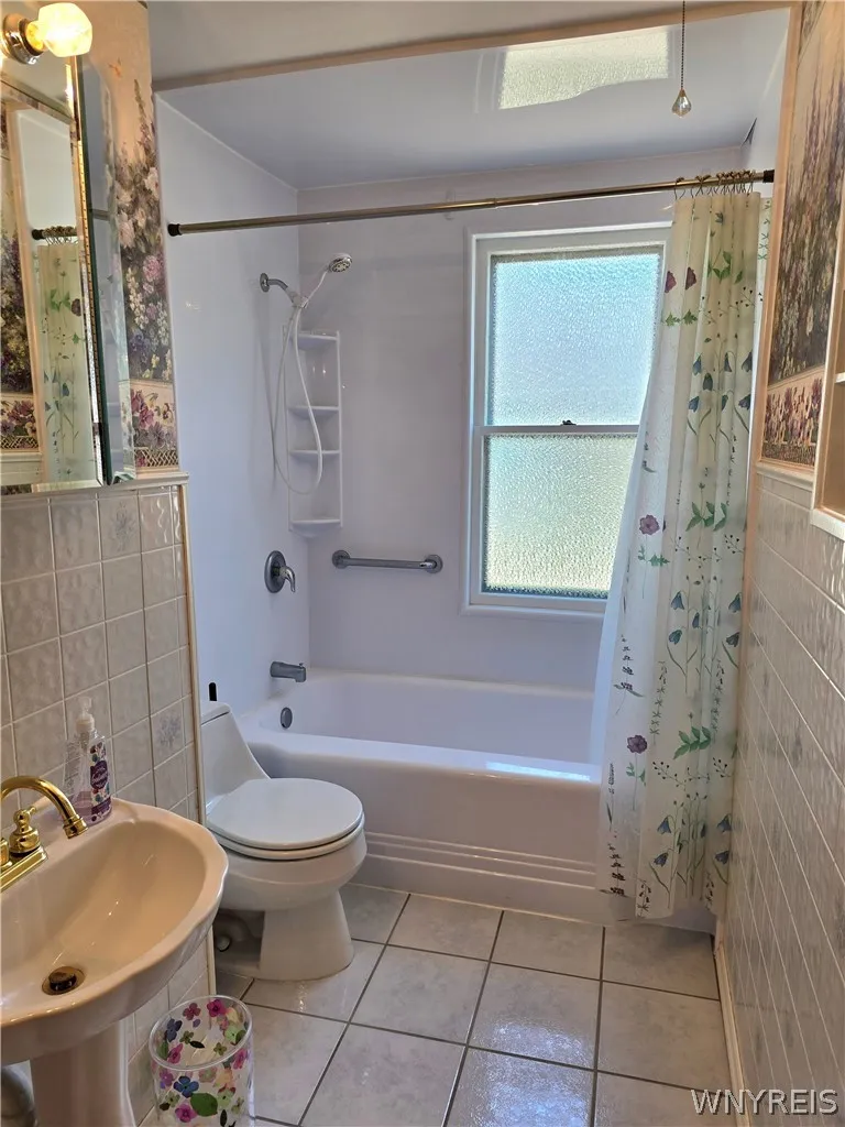 36 Dellwood Road, Amherst, New York 14226, Amherst, New York 14226, 7 Bedrooms Bedrooms, ,3 BathroomsBathrooms,Residential,For Sale,36 Dellwood Road, Amherst, New York 14226,0,B1698038