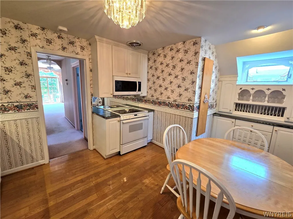36 Dellwood Road, Amherst, New York 14226, Amherst, New York 14226, 7 Bedrooms Bedrooms, ,3 BathroomsBathrooms,Residential,For Sale,36 Dellwood Road, Amherst, New York 14226,0,B1698038