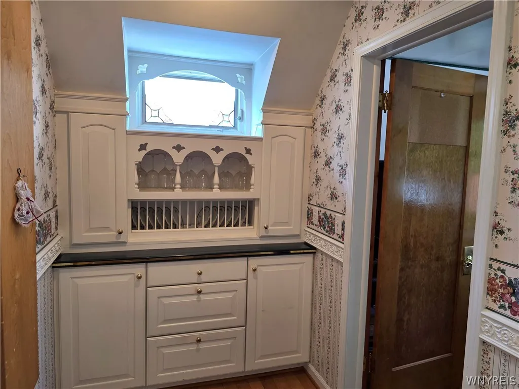 36 Dellwood Road, Amherst, New York 14226, Amherst, New York 14226, 7 Bedrooms Bedrooms, ,3 BathroomsBathrooms,Residential,For Sale,36 Dellwood Road, Amherst, New York 14226,0,B1698038