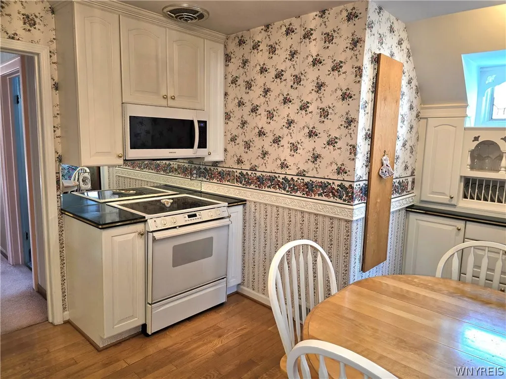 36 Dellwood Road, Amherst, New York 14226, Amherst, New York 14226, 7 Bedrooms Bedrooms, ,3 BathroomsBathrooms,Residential,For Sale,36 Dellwood Road, Amherst, New York 14226,0,B1698038