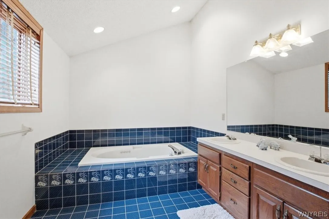 34 Birdsong Circle, Amherst, New York 14051, Amherst, New York 14051, 4 Bedrooms Bedrooms, 9 Rooms Rooms,2 BathroomsBathrooms,Residential,For Sale,34 Birdsong Circle, Amherst, New York 14051,0,B1698041