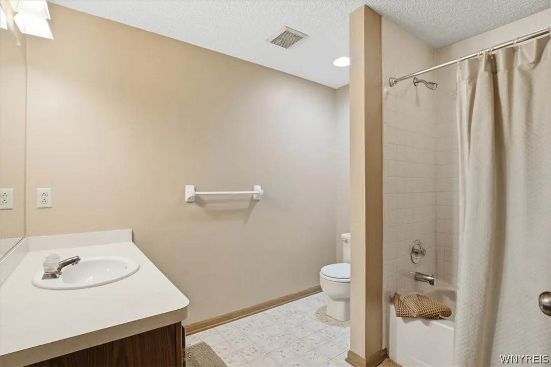 34 Birdsong Circle, Amherst, New York 14051, Amherst, New York 14051, 4 Bedrooms Bedrooms, 9 Rooms Rooms,2 BathroomsBathrooms,Residential,For Sale,34 Birdsong Circle, Amherst, New York 14051,0,B1698041