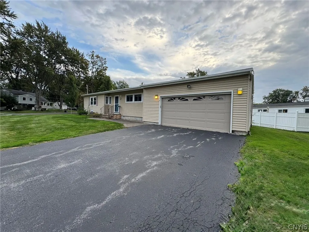 17 Gooseberry Lane, Clay, New York 13090, Clay, New York 13090, 3 Bedrooms Bedrooms, 5 Rooms Rooms,2 BathroomsBathrooms,Residential Lease,For Rent,17 Gooseberry Lane, Clay, New York 13090,0,S1697825