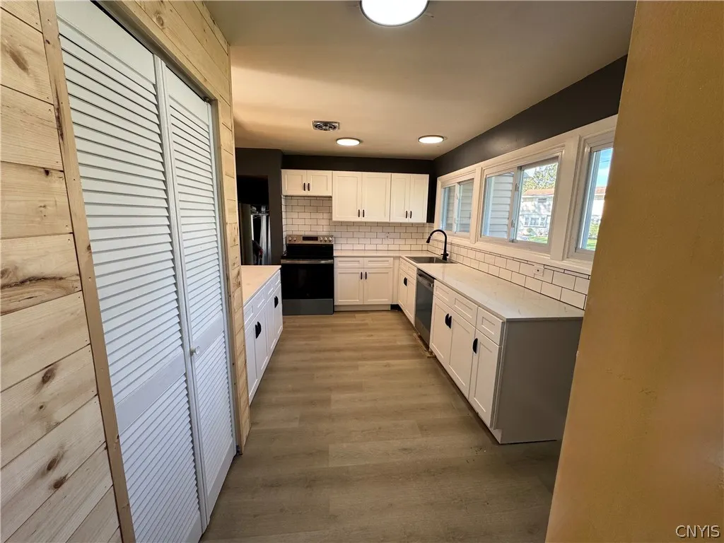 17 Gooseberry Lane, Clay, New York 13090, Clay, New York 13090, 3 Bedrooms Bedrooms, 5 Rooms Rooms,2 BathroomsBathrooms,Residential Lease,For Rent,17 Gooseberry Lane, Clay, New York 13090,0,S1697825