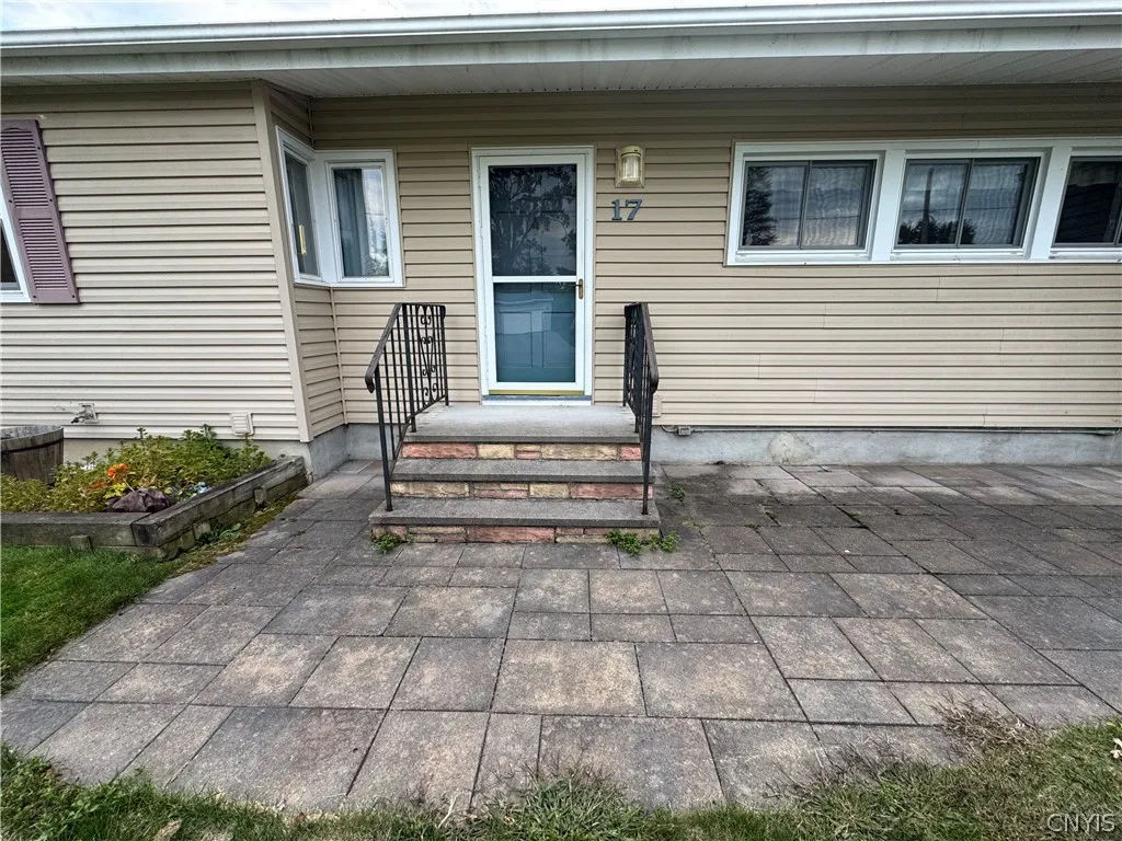 17 Gooseberry Lane, Clay, New York 13090, Clay, New York 13090, 3 Bedrooms Bedrooms, 5 Rooms Rooms,2 BathroomsBathrooms,Residential Lease,For Rent,17 Gooseberry Lane, Clay, New York 13090,0,S1697825