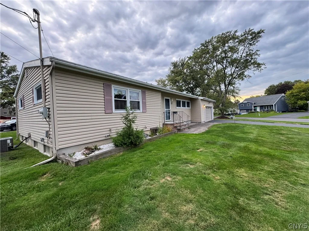 17 Gooseberry Lane, Clay, New York 13090, Clay, New York 13090, 3 Bedrooms Bedrooms, 5 Rooms Rooms,2 BathroomsBathrooms,Residential Lease,For Rent,17 Gooseberry Lane, Clay, New York 13090,0,S1697825