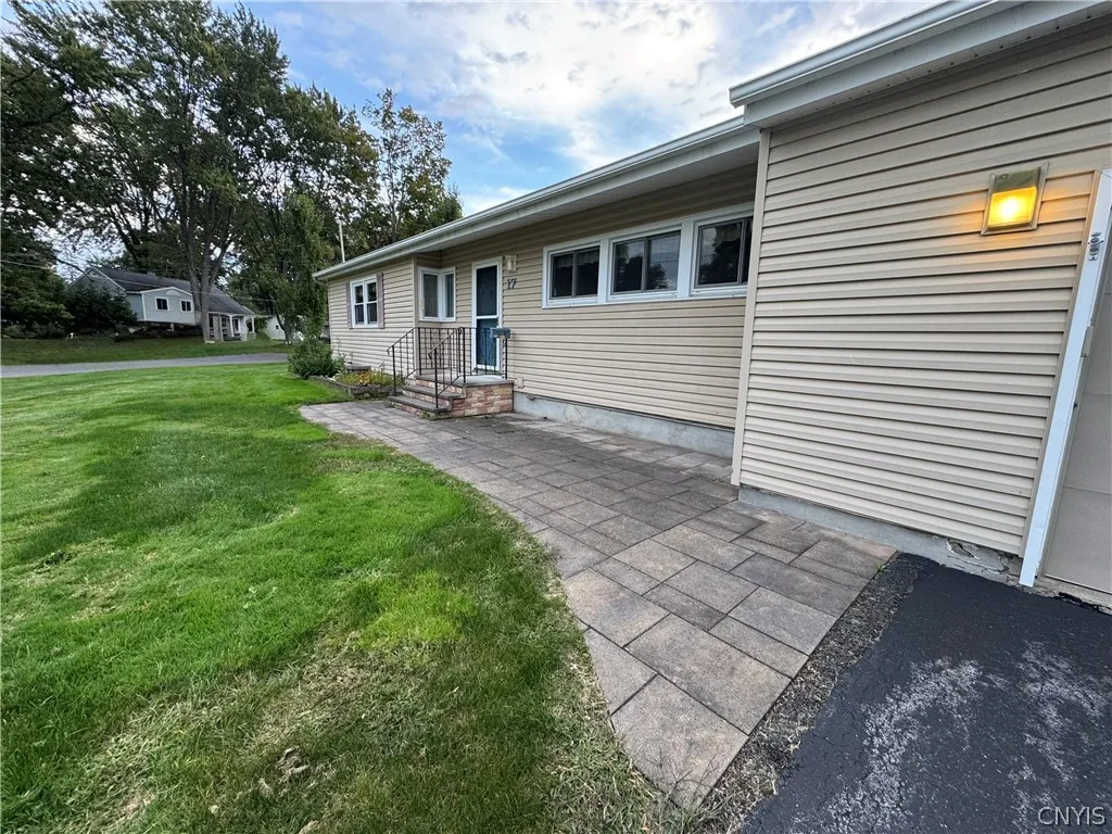 17 Gooseberry Lane, Clay, New York 13090, Clay, New York 13090, 3 Bedrooms Bedrooms, 5 Rooms Rooms,2 BathroomsBathrooms,Residential Lease,For Rent,17 Gooseberry Lane, Clay, New York 13090,0,S1697825