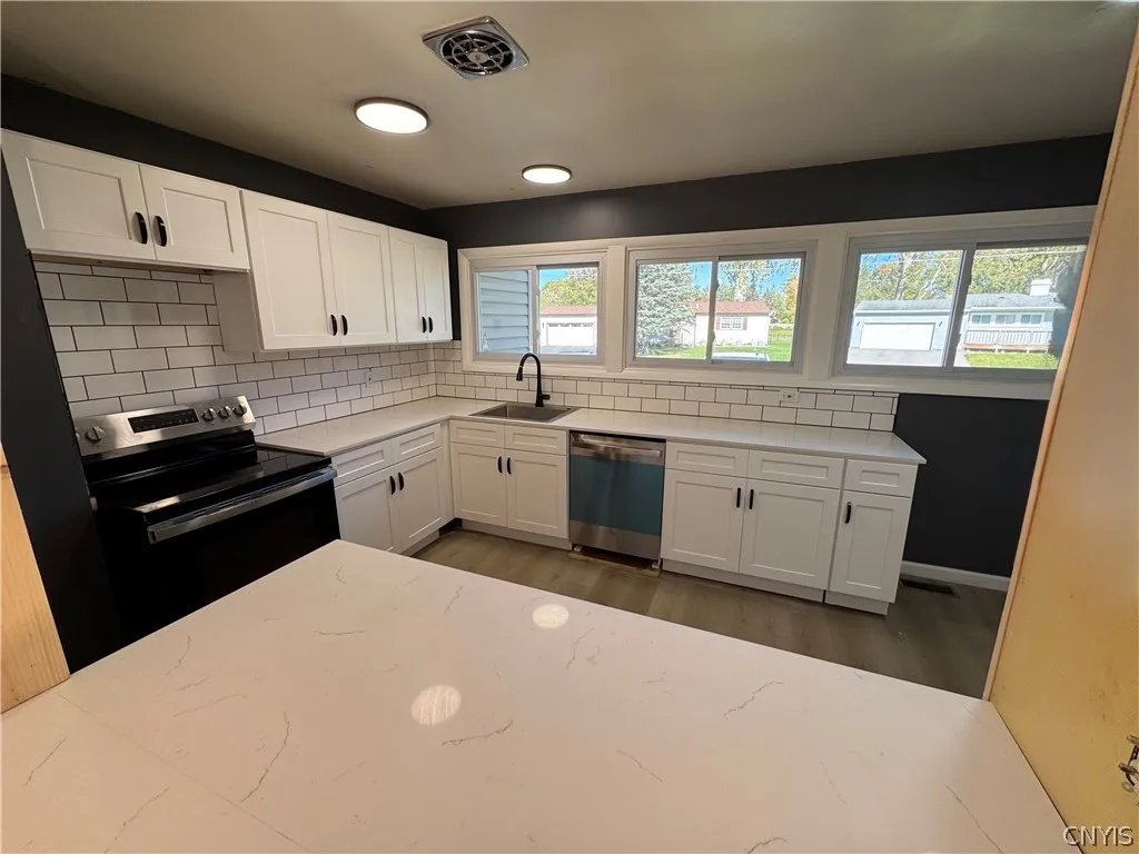 17 Gooseberry Lane, Clay, New York 13090, Clay, New York 13090, 3 Bedrooms Bedrooms, 5 Rooms Rooms,2 BathroomsBathrooms,Residential Lease,For Rent,17 Gooseberry Lane, Clay, New York 13090,0,S1697825