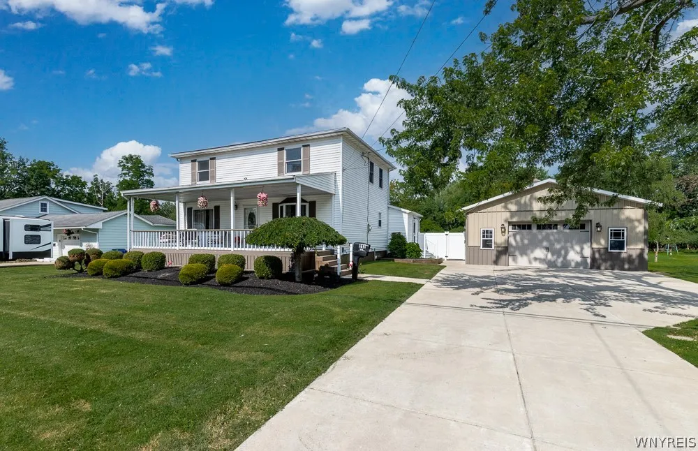 212 East Avenue, West Seneca, New York 14224, West Seneca, New York 14224, 4 Bedrooms Bedrooms, 8 Rooms Rooms,2 BathroomsBathrooms,Residential,For Sale,212 East Avenue, West Seneca, New York 14224,0,B1695243