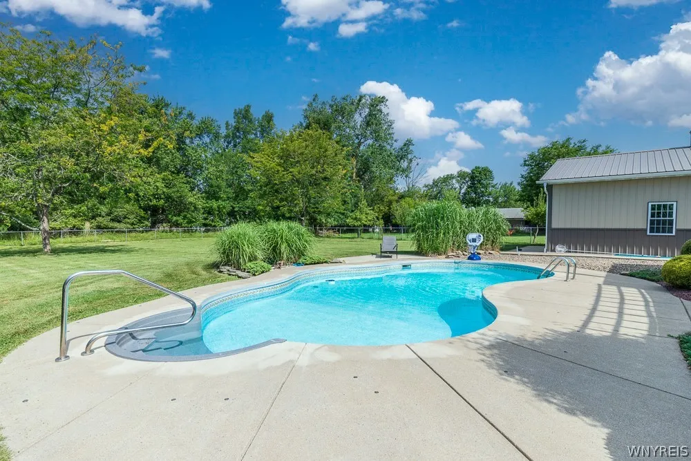 212 East Avenue, West Seneca, New York 14224, West Seneca, New York 14224, 4 Bedrooms Bedrooms, 8 Rooms Rooms,2 BathroomsBathrooms,Residential,For Sale,212 East Avenue, West Seneca, New York 14224,0,B1695243