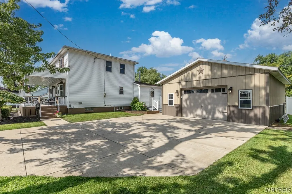212 East Avenue, West Seneca, New York 14224, West Seneca, New York 14224, 4 Bedrooms Bedrooms, 8 Rooms Rooms,2 BathroomsBathrooms,Residential,For Sale,212 East Avenue, West Seneca, New York 14224,0,B1695243