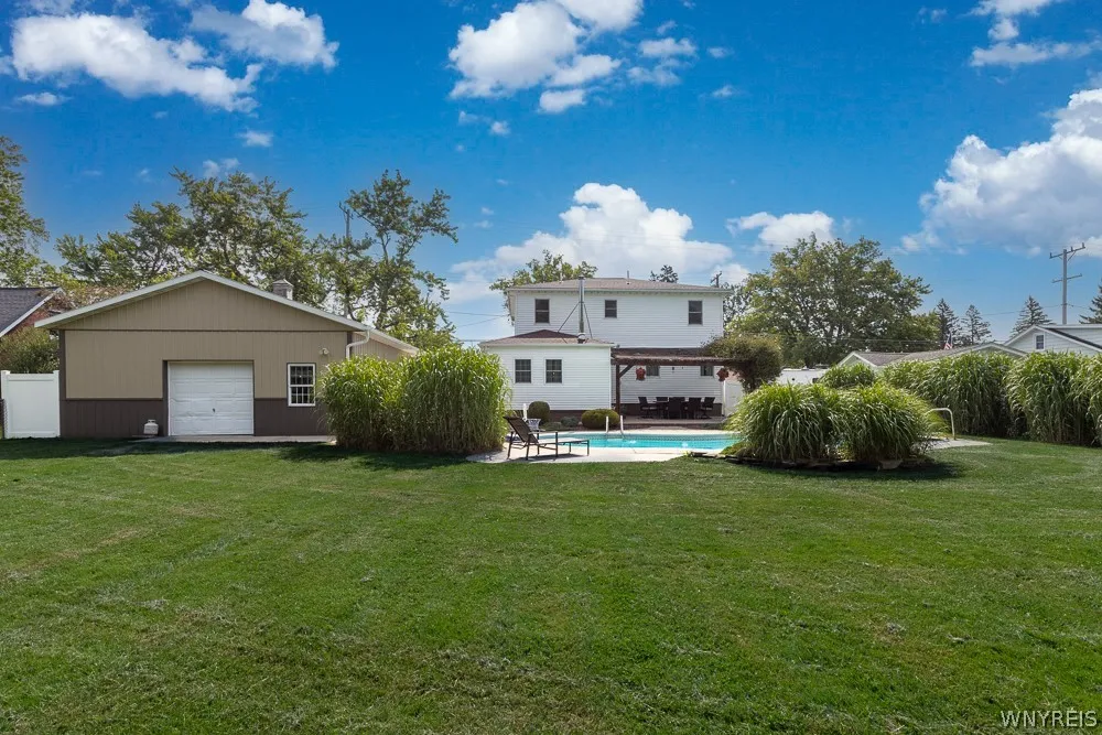 212 East Avenue, West Seneca, New York 14224, West Seneca, New York 14224, 4 Bedrooms Bedrooms, 8 Rooms Rooms,2 BathroomsBathrooms,Residential,For Sale,212 East Avenue, West Seneca, New York 14224,0,B1695243