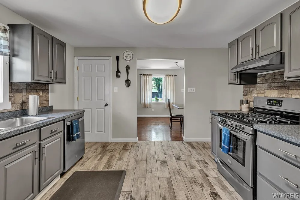 212 East Avenue, West Seneca, New York 14224, West Seneca, New York 14224, 4 Bedrooms Bedrooms, 8 Rooms Rooms,2 BathroomsBathrooms,Residential,For Sale,212 East Avenue, West Seneca, New York 14224,0,B1695243