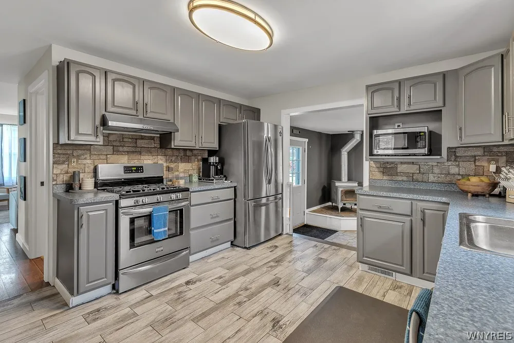 212 East Avenue, West Seneca, New York 14224, West Seneca, New York 14224, 4 Bedrooms Bedrooms, 8 Rooms Rooms,2 BathroomsBathrooms,Residential,For Sale,212 East Avenue, West Seneca, New York 14224,0,B1695243