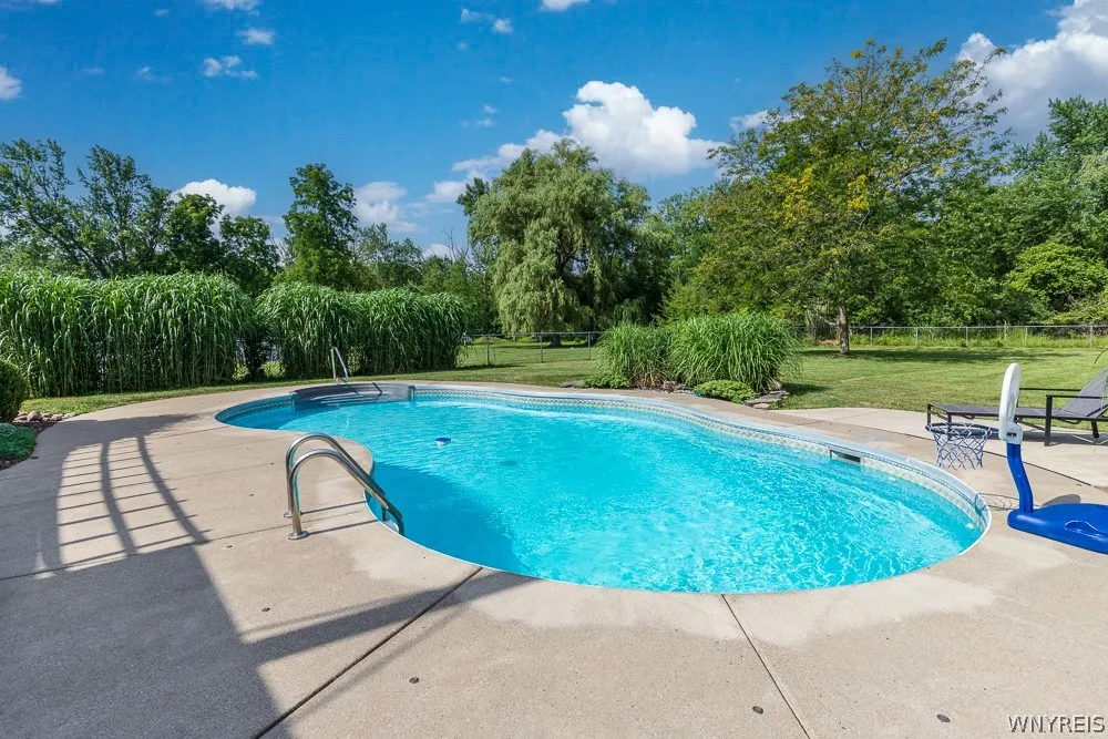 212 East Avenue, West Seneca, New York 14224, West Seneca, New York 14224, 4 Bedrooms Bedrooms, 8 Rooms Rooms,2 BathroomsBathrooms,Residential,For Sale,212 East Avenue, West Seneca, New York 14224,0,B1695243