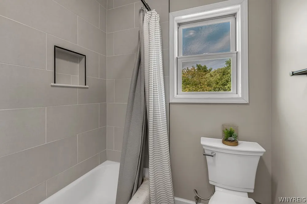 212 East Avenue, West Seneca, New York 14224, West Seneca, New York 14224, 4 Bedrooms Bedrooms, 8 Rooms Rooms,2 BathroomsBathrooms,Residential,For Sale,212 East Avenue, West Seneca, New York 14224,0,B1695243
