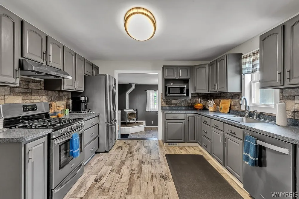 212 East Avenue, West Seneca, New York 14224, West Seneca, New York 14224, 4 Bedrooms Bedrooms, 8 Rooms Rooms,2 BathroomsBathrooms,Residential,For Sale,212 East Avenue, West Seneca, New York 14224,0,B1695243