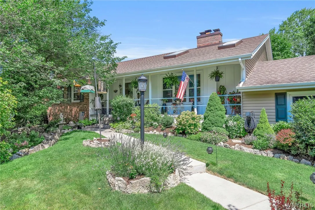 8634 Rebecca Drive, Clarence, New York 14221, Clarence, New York 14221, 4 Bedrooms Bedrooms, 8 Rooms Rooms,2 BathroomsBathrooms,Residential,For Sale,8634 Rebecca Drive, Clarence, New York 14221,0,B1698322