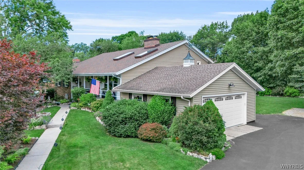 8634 Rebecca Drive, Clarence, New York 14221, Clarence, New York 14221, 4 Bedrooms Bedrooms, 8 Rooms Rooms,2 BathroomsBathrooms,Residential,For Sale,8634 Rebecca Drive, Clarence, New York 14221,0,B1698322