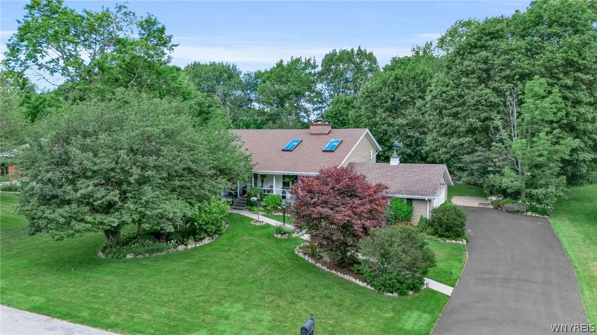 8634 Rebecca Drive, Clarence, New York 14221, Clarence, New York 14221, 4 Bedrooms Bedrooms, 8 Rooms Rooms,2 BathroomsBathrooms,Residential,For Sale,8634 Rebecca Drive, Clarence, New York 14221,0,B1698322