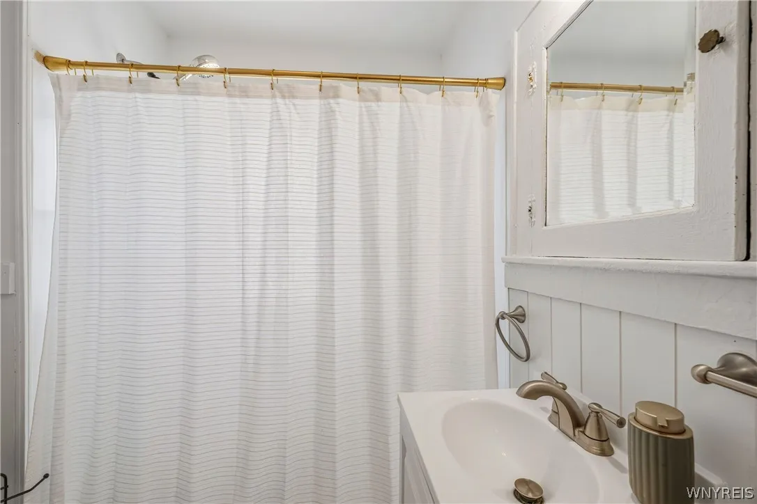 250 Saint Lawrence Avenue, Buffalo, New York 14216, Buffalo, New York 14216, 4 Bedrooms Bedrooms, ,2 BathroomsBathrooms,Residential,For Sale,250 Saint Lawrence Avenue, Buffalo, New York 14216,0,B1698378