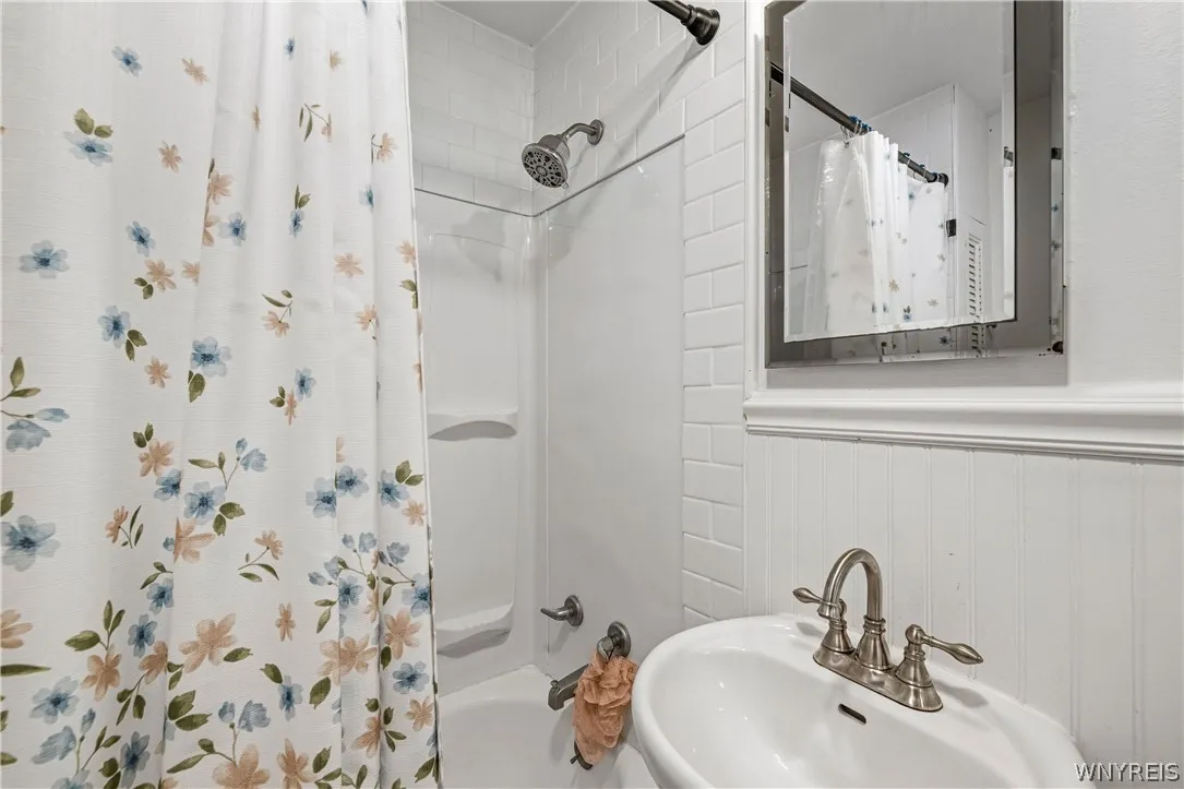250 Saint Lawrence Avenue, Buffalo, New York 14216, Buffalo, New York 14216, 4 Bedrooms Bedrooms, ,2 BathroomsBathrooms,Residential,For Sale,250 Saint Lawrence Avenue, Buffalo, New York 14216,0,B1698378