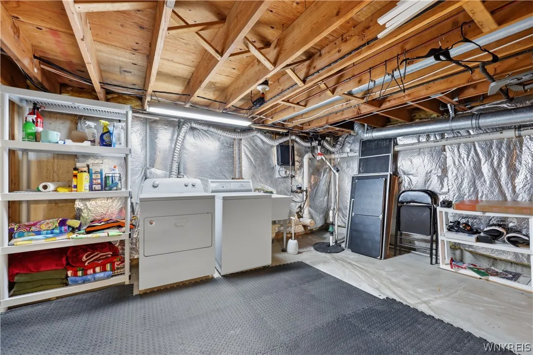 90 Grasspointe Drive, Amherst, New York 14228, Amherst, New York 14228, 3 Bedrooms Bedrooms, 6 Rooms Rooms,2 BathroomsBathrooms,Residential,For Sale,90 Grasspointe Drive, Amherst, New York 14228,0,B1698046