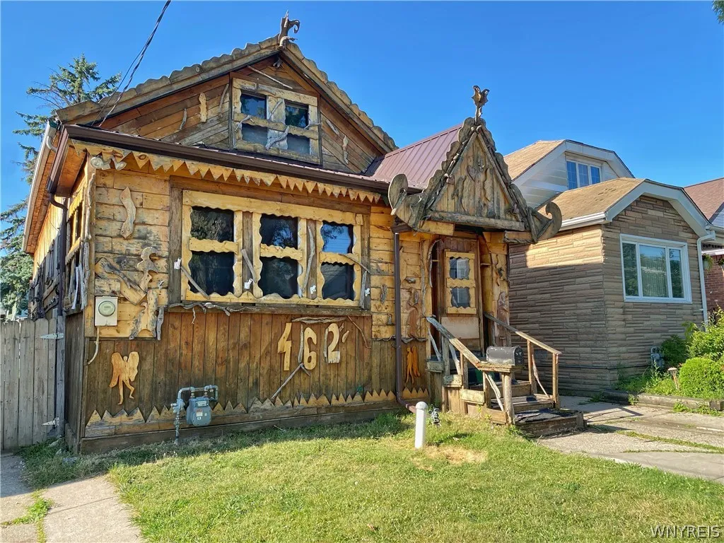 462 Hewitt Avenue, Buffalo, New York 14215, Buffalo, New York 14215, 4 Bedrooms Bedrooms, 12 Rooms Rooms,1 BathroomBathrooms,Residential,For Sale,462 Hewitt Avenue, Buffalo, New York 14215,0,B1698052