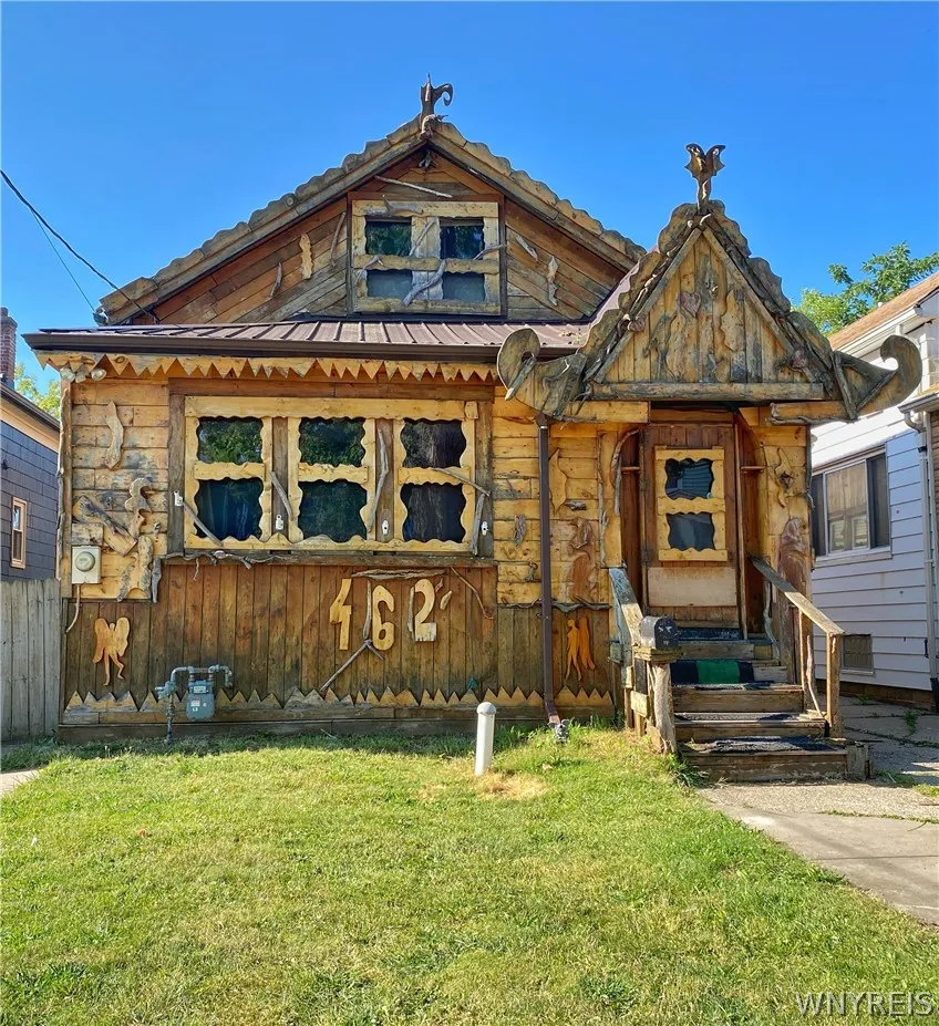 462 Hewitt Avenue, Buffalo, New York 14215, Buffalo, New York 14215, 4 Bedrooms Bedrooms, 12 Rooms Rooms,1 BathroomBathrooms,Residential,For Sale,462 Hewitt Avenue, Buffalo, New York 14215,0,B1698052