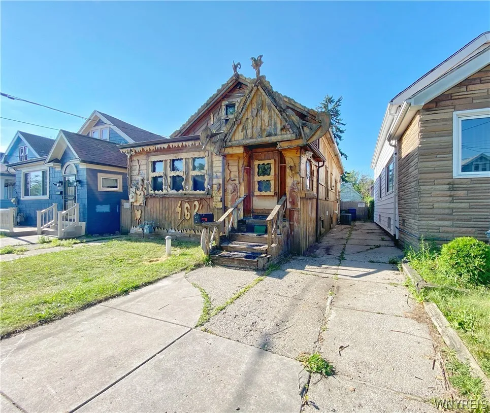462 Hewitt Avenue, Buffalo, New York 14215, Buffalo, New York 14215, 4 Bedrooms Bedrooms, 12 Rooms Rooms,1 BathroomBathrooms,Residential,For Sale,462 Hewitt Avenue, Buffalo, New York 14215,0,B1698052