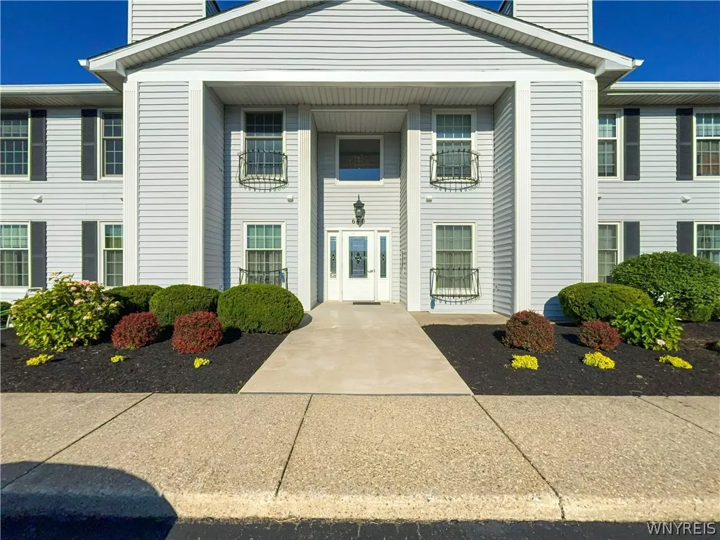 640 Youngs Road A, Amherst, New York 14221, Amherst, New York 14221, 2 Bedrooms Bedrooms, 5 Rooms Rooms,2 BathroomsBathrooms,Residential,For Sale,640 Youngs Road A, Amherst, New York 14221,0,B1697502