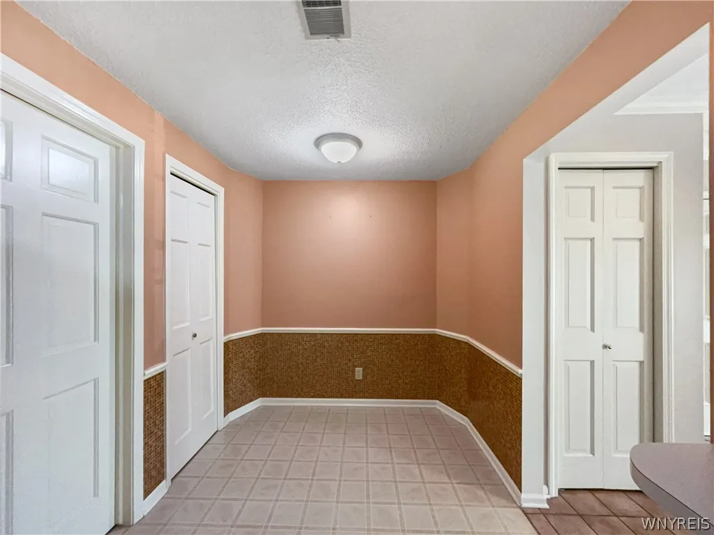 640 Youngs Road A, Amherst, New York 14221, Amherst, New York 14221, 2 Bedrooms Bedrooms, 5 Rooms Rooms,2 BathroomsBathrooms,Residential,For Sale,640 Youngs Road A, Amherst, New York 14221,0,B1697502