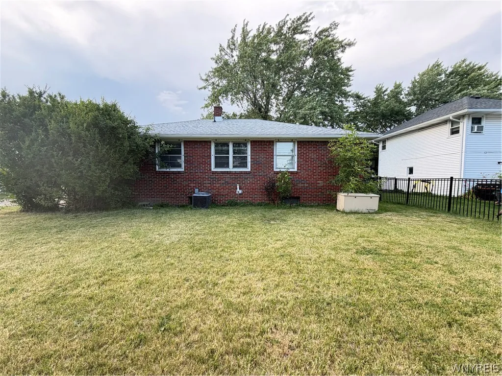 222 Frankhauser Road, Amherst, New York 14221, Amherst, New York 14221, 3 Bedrooms Bedrooms, 6 Rooms Rooms,1 BathroomBathrooms,Residential Lease,For Rent,222 Frankhauser Road, Amherst, New York 14221,0,B1698402