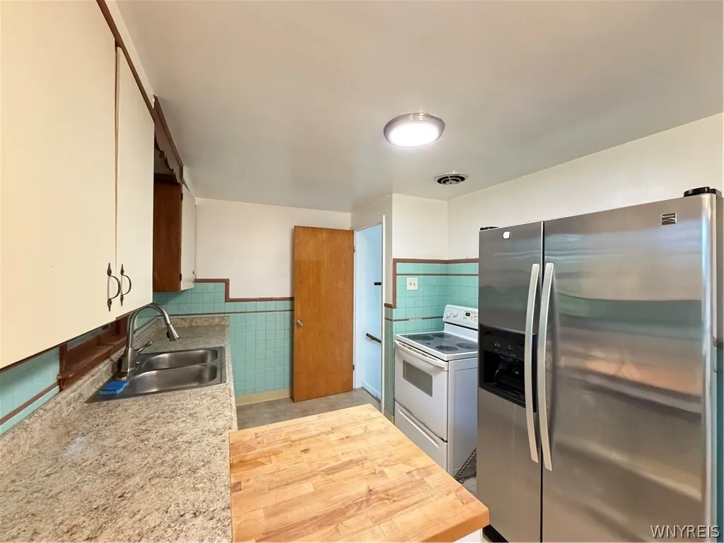 222 Frankhauser Road, Amherst, New York 14221, Amherst, New York 14221, 3 Bedrooms Bedrooms, 6 Rooms Rooms,1 BathroomBathrooms,Residential Lease,For Rent,222 Frankhauser Road, Amherst, New York 14221,0,B1698402