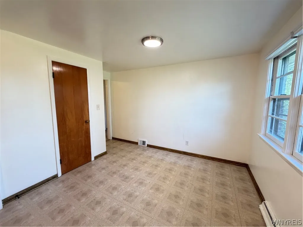222 Frankhauser Road, Amherst, New York 14221, Amherst, New York 14221, 3 Bedrooms Bedrooms, 6 Rooms Rooms,1 BathroomBathrooms,Residential Lease,For Rent,222 Frankhauser Road, Amherst, New York 14221,0,B1698402