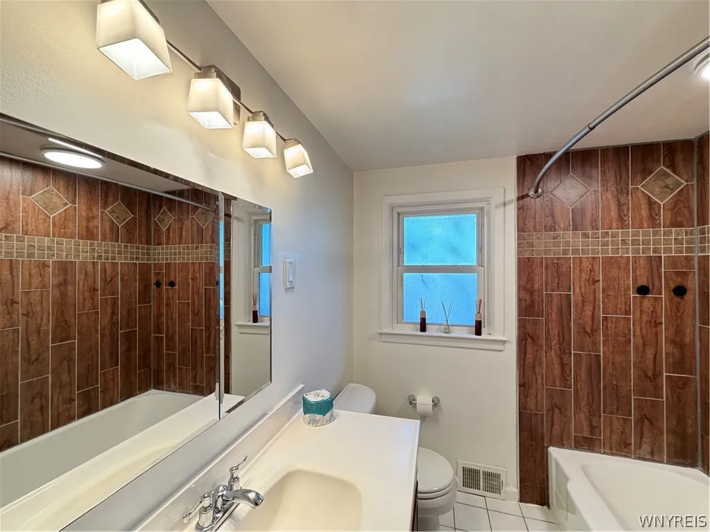 222 Frankhauser Road, Amherst, New York 14221, Amherst, New York 14221, 3 Bedrooms Bedrooms, 6 Rooms Rooms,1 BathroomBathrooms,Residential Lease,For Rent,222 Frankhauser Road, Amherst, New York 14221,0,B1698402