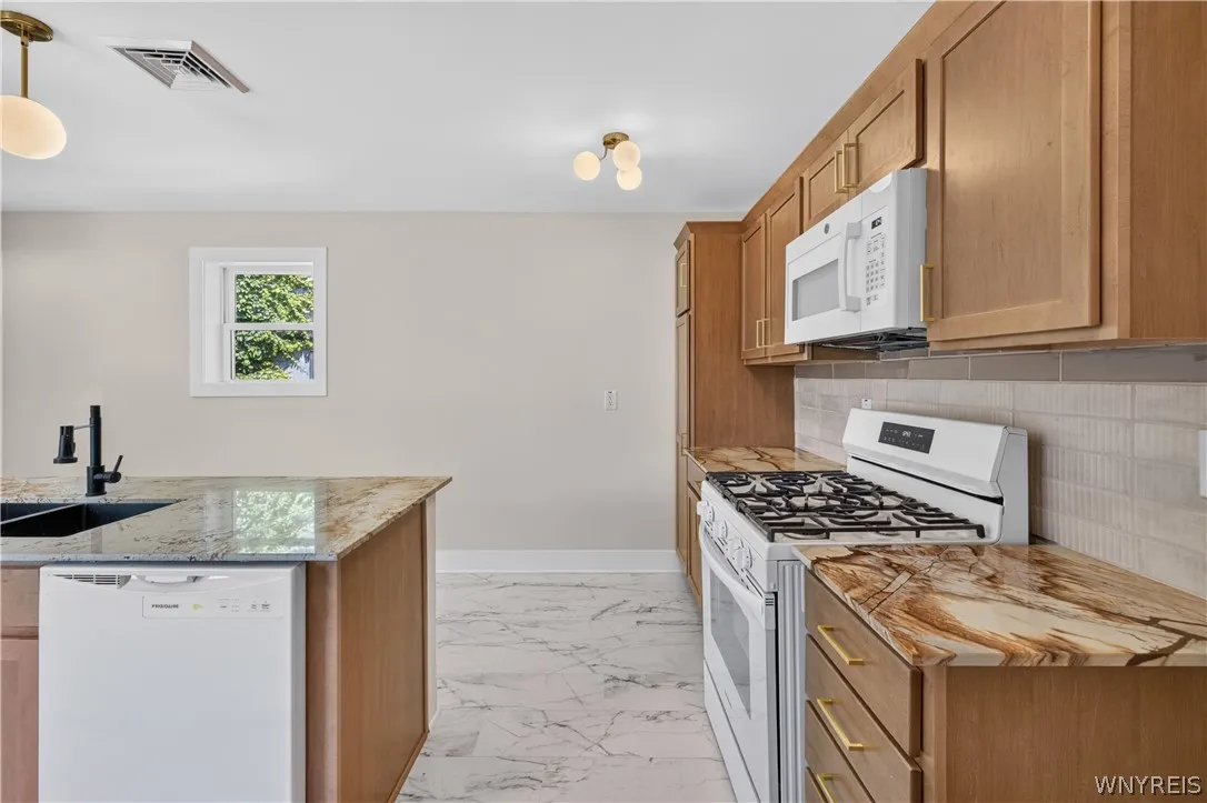 185 Hamburg Street, Buffalo, New York 14204, Buffalo, New York 14204, 3 Bedrooms Bedrooms, 5 Rooms Rooms,1 BathroomBathrooms,Residential,For Sale,185 Hamburg Street, Buffalo, New York 14204,0,B1697294